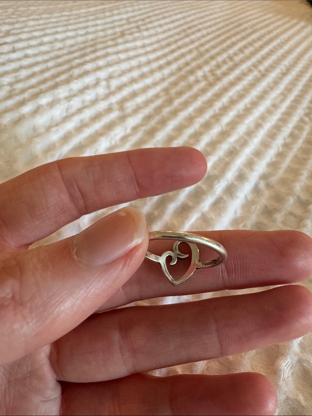 James Avery Delicate Mother’s Love ring - Silver. Size 7 - Picture 3 of 4